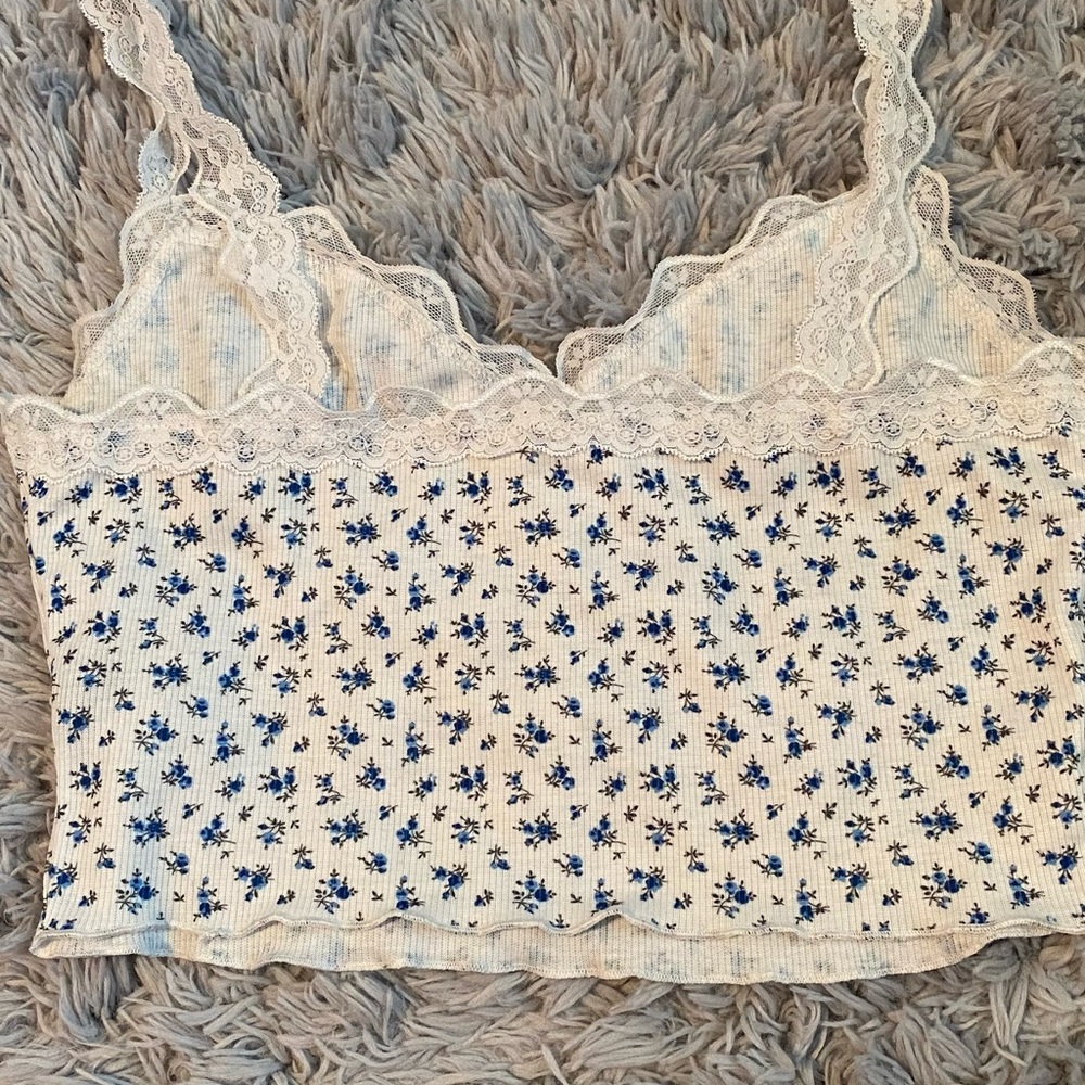 Super cute top with flower print and lace straps.